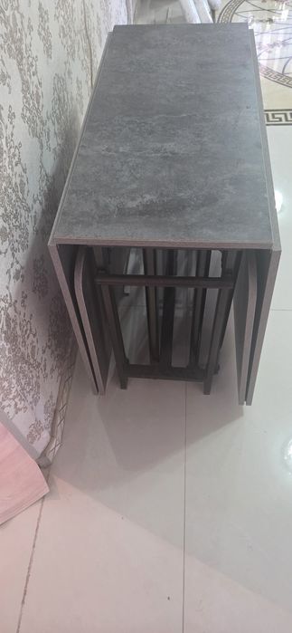 Стол транспормер для столовый .Очень удобно