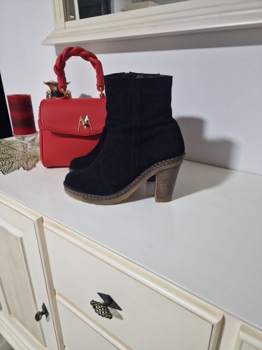 Cizme din piele naturala întoarsă, toc comod;