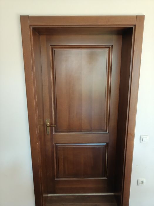 Vând 8 uși interior din lemn masiv de tei, cu toc