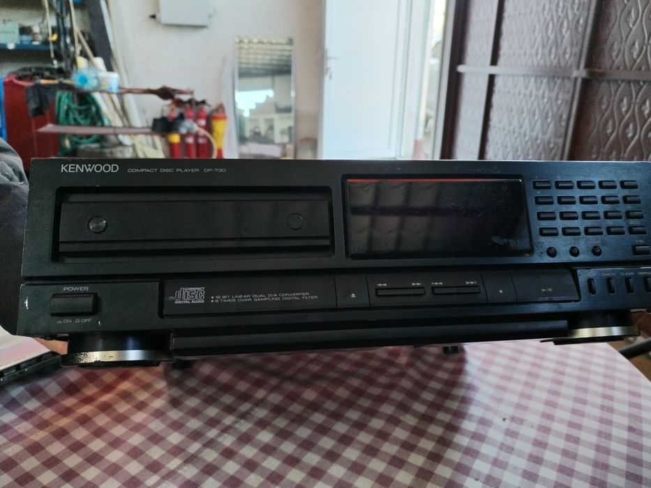 Компакт диск плейър