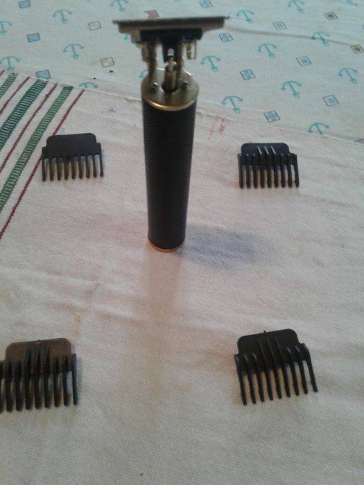 Vănd aparat de tuns si aranjat barba nou GRITSY, pret ,80 lei!