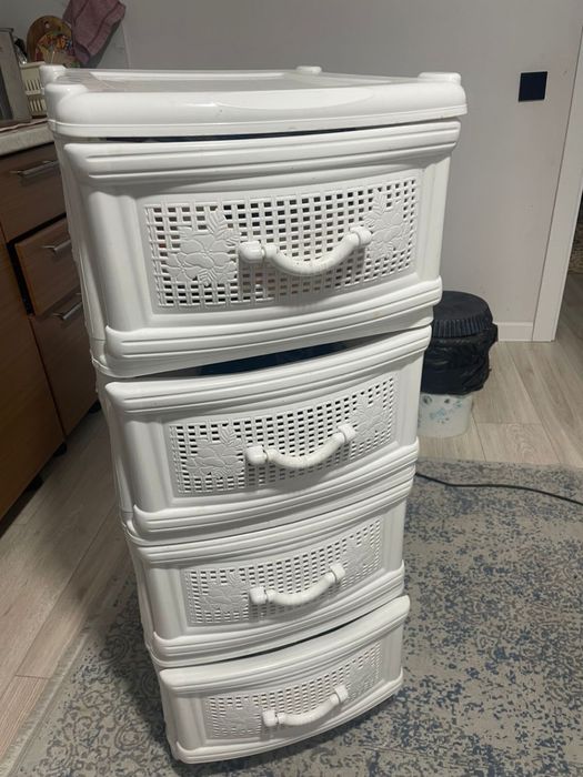 Продам пластиковый комод