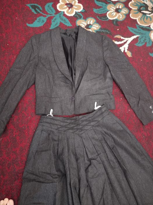 Продам женский костюм двойка