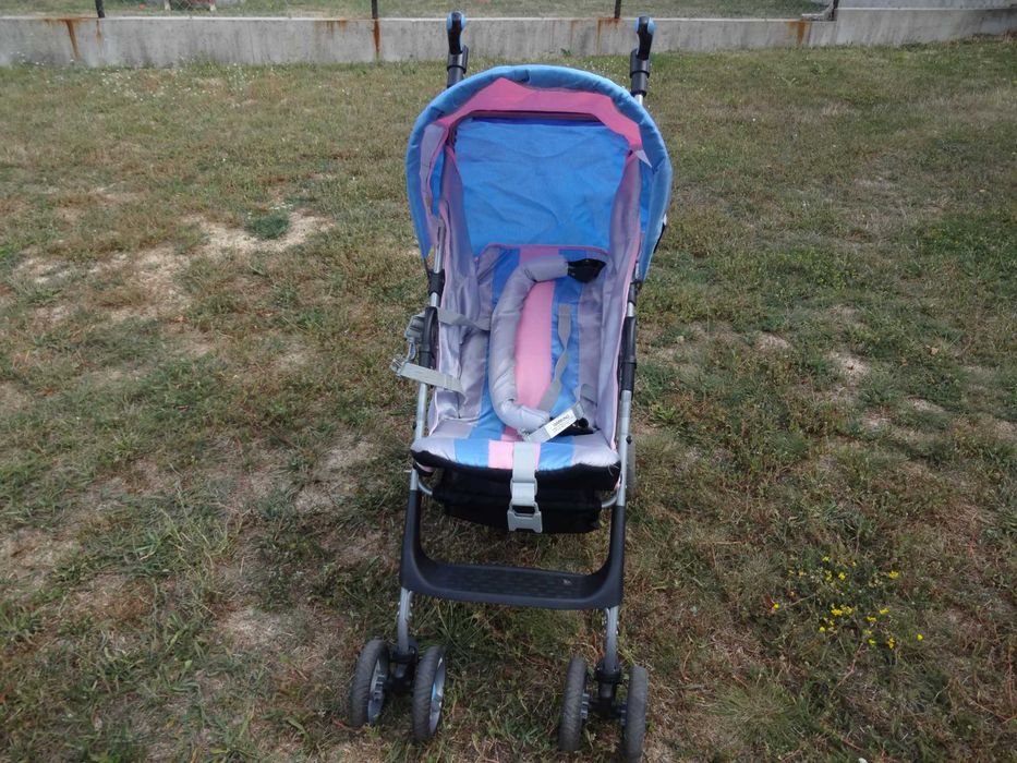 Лятна количка Pink-Blue-G в идеално състояние, лека, удобна, сгъваема