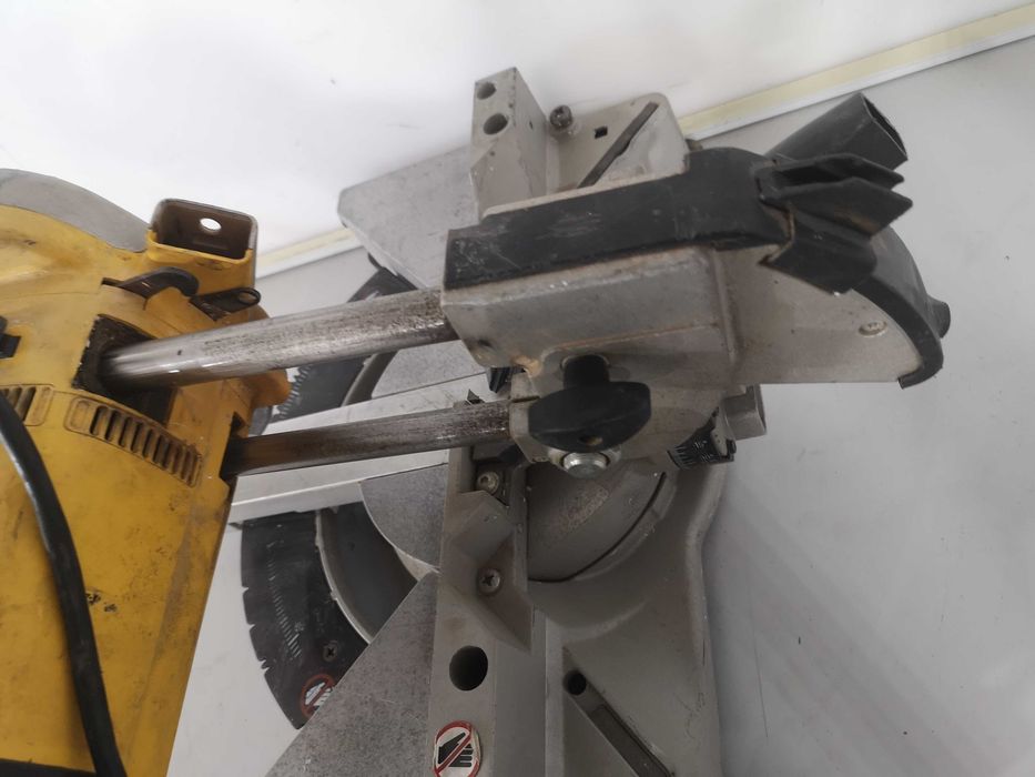 Циркуляр педнула - Dewalt 1200 W