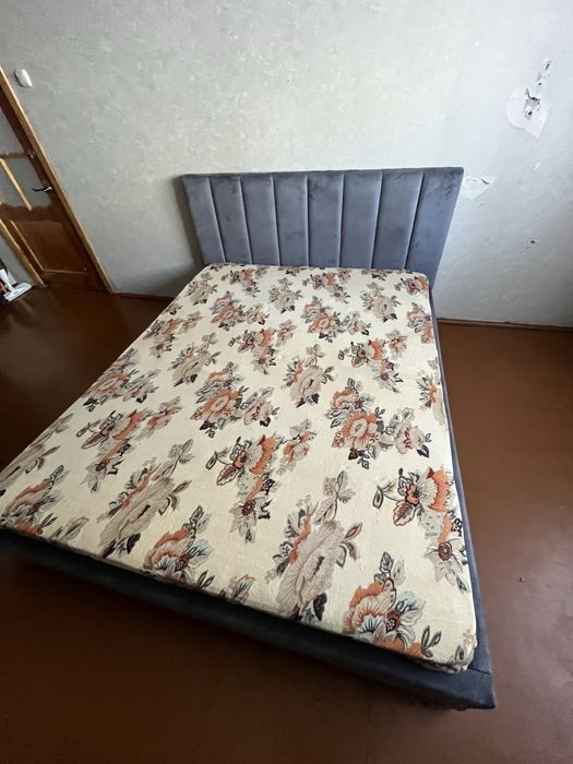 Продам кровать двухспальную