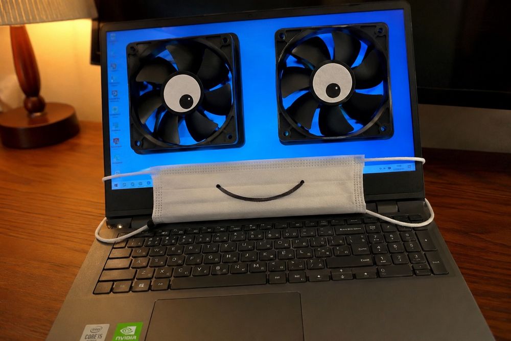 Dezmembrez următoarele laptopuri