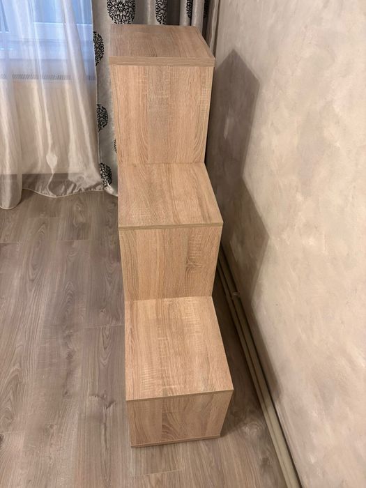 Bibliotecă 129.5 ×129.5×29 cm.