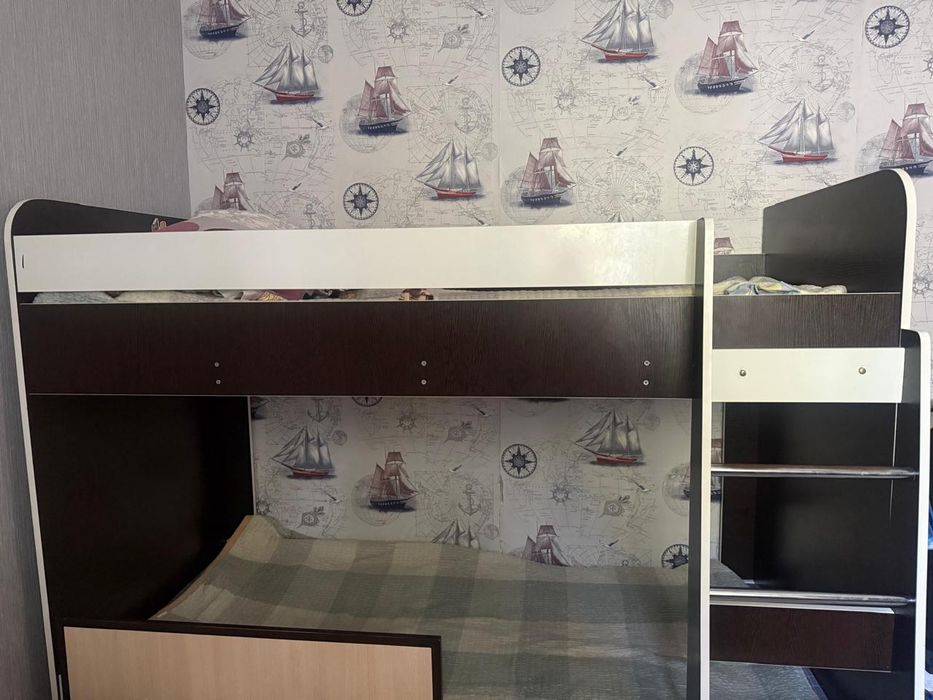 Детская двухъярусная кровать