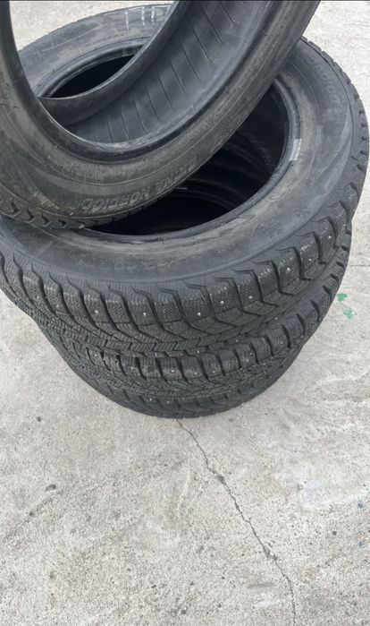 Продам зимний комплект резины
