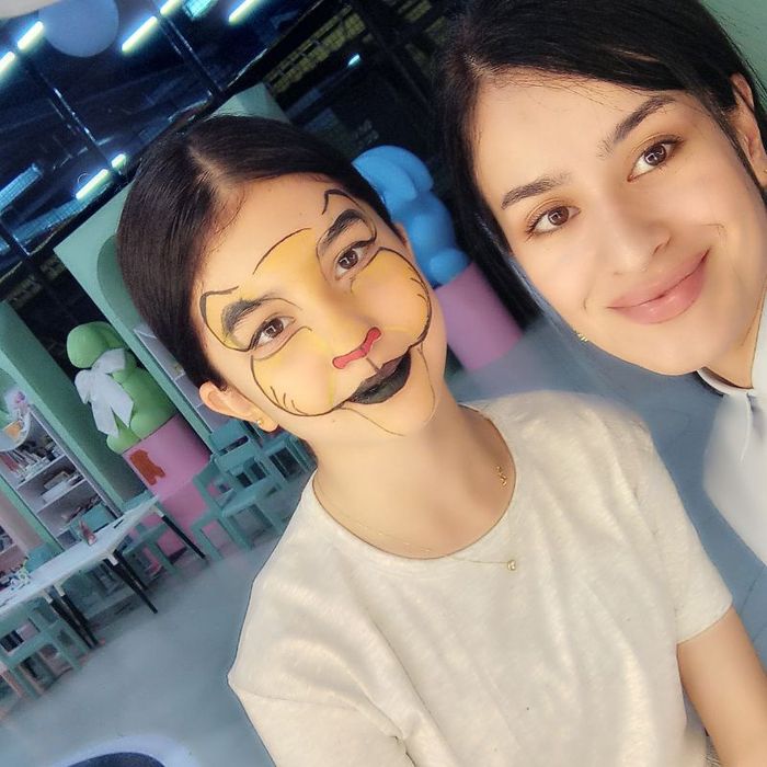 Maktab, bog'cha, yoshidagi bolalar, bayramlarida yuzga rasm chizish.