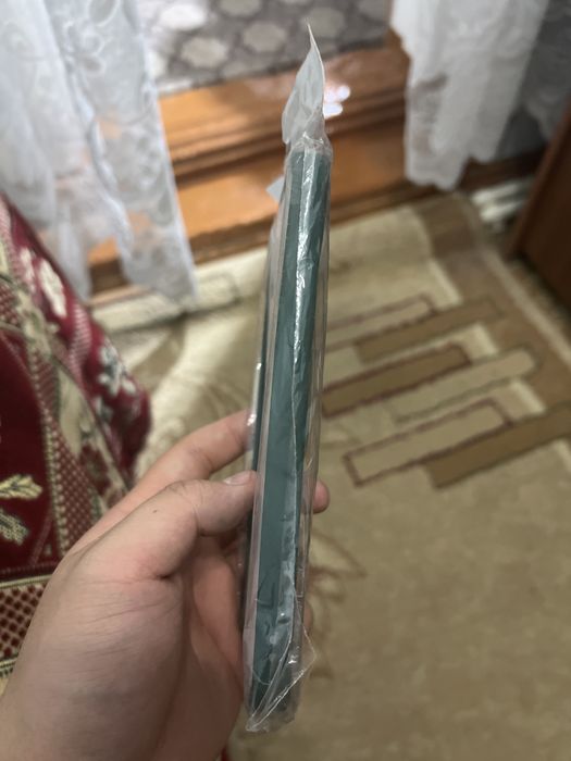 Продам чехол на iPhone 14+