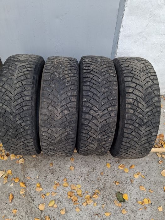 Продам зимние шины с шипами