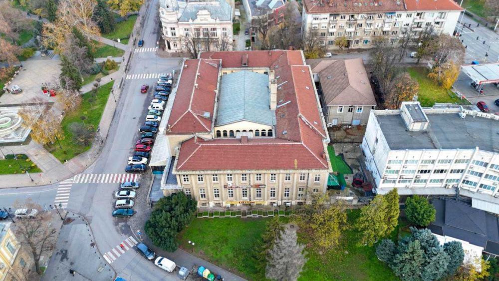 Дава се под наем Заведение в Русе, Център - 750 кв.м за 11221.53 € - Снимка #9