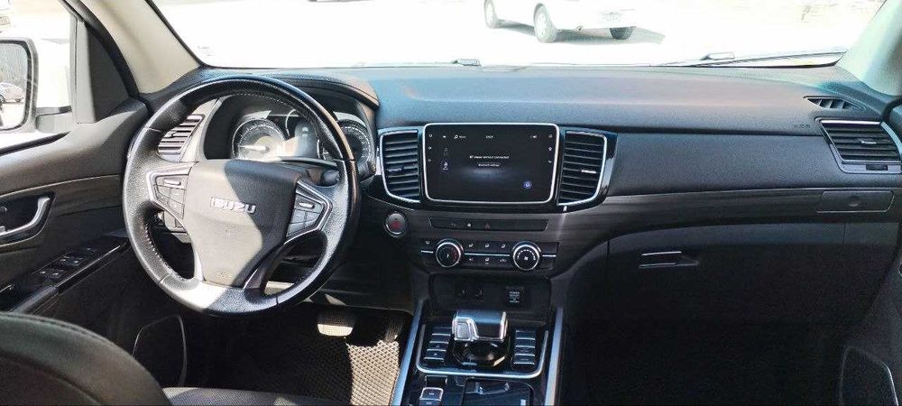 Isuzu D-MAX oq beliy