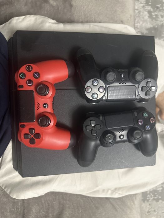 Playstation 4 (+3джойстика) и игры