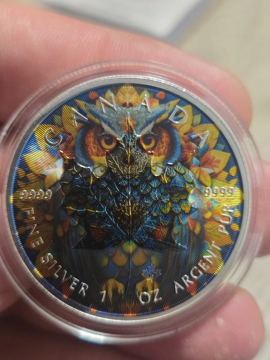 сребърна монета „Кленов лист“  която е част от специална серия.