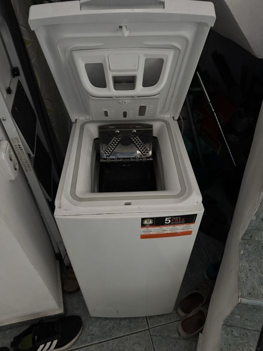 Masina de spalat rufe cu incarcare verticala Indesit