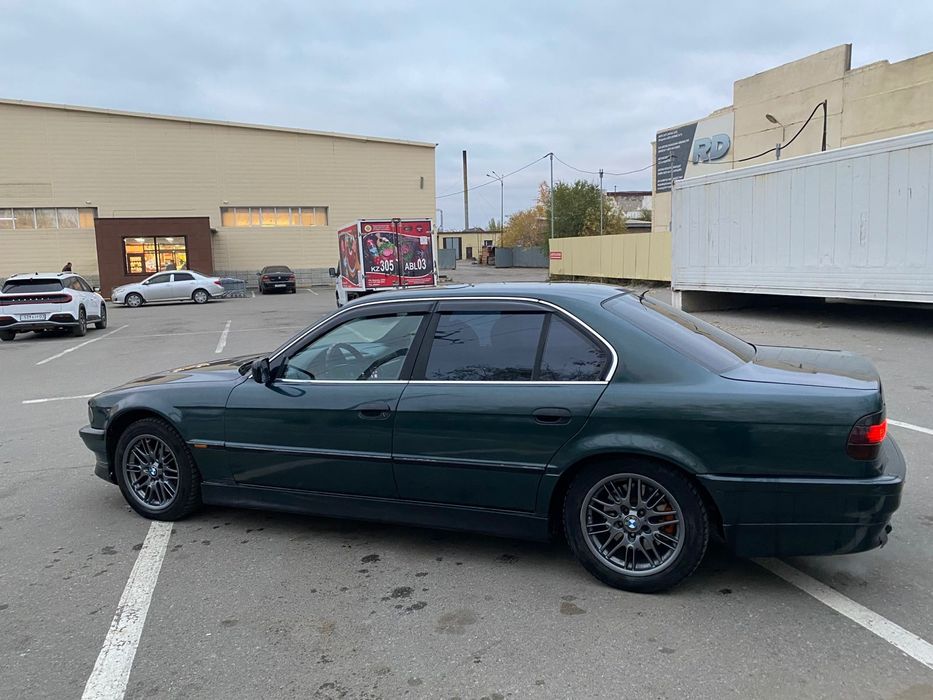 Продажа БМВ объем 4 литра