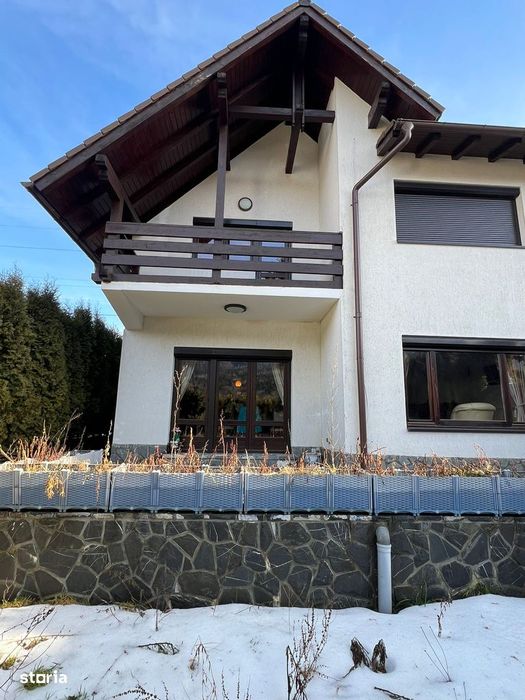 Vand vila Busteni, pozitie excelenta, vedere Cruce, toate utilitatile