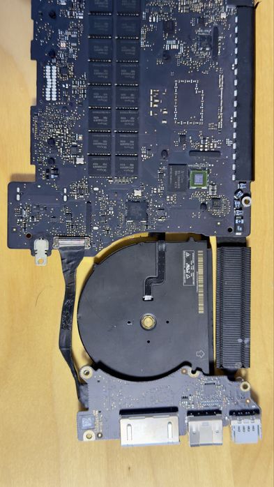 Placa baza APPLE  MacBook Pro 2015 cu sistem racire complet + ram..