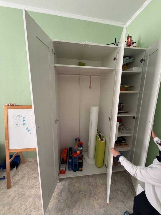 Шкаф белый с зеркалом