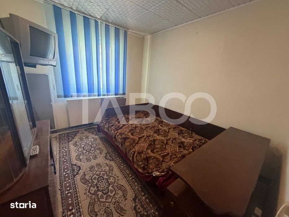 Apartament semidecomandat 37mpu 2 camere boxa la subsol balcon Parcare — fotografia 3