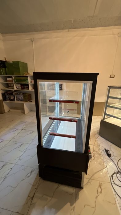 продам витринный холодильник б/у