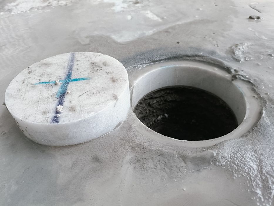 Gaură hotă, centrală