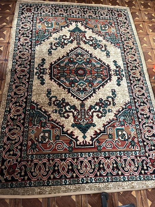 Продам ковер в восточном стиле 2,3*1,5