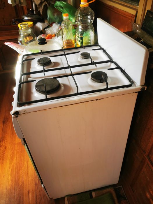 Продам газовую плиту