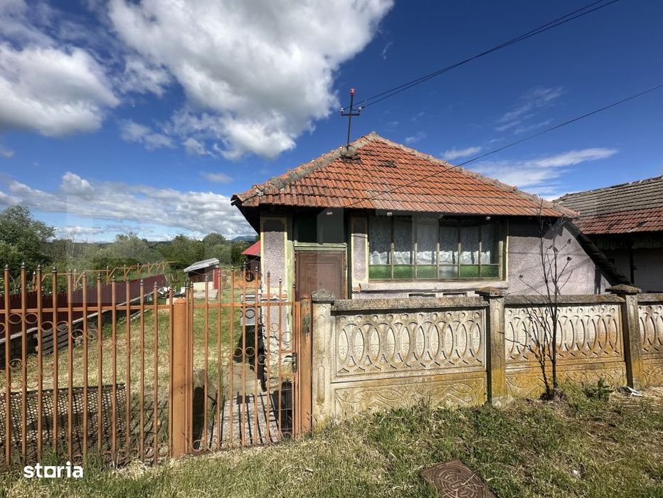 Casa de vanzare, 242 mp, zona Iezureni