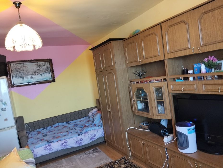 Vând apartament sau schimb cu casa