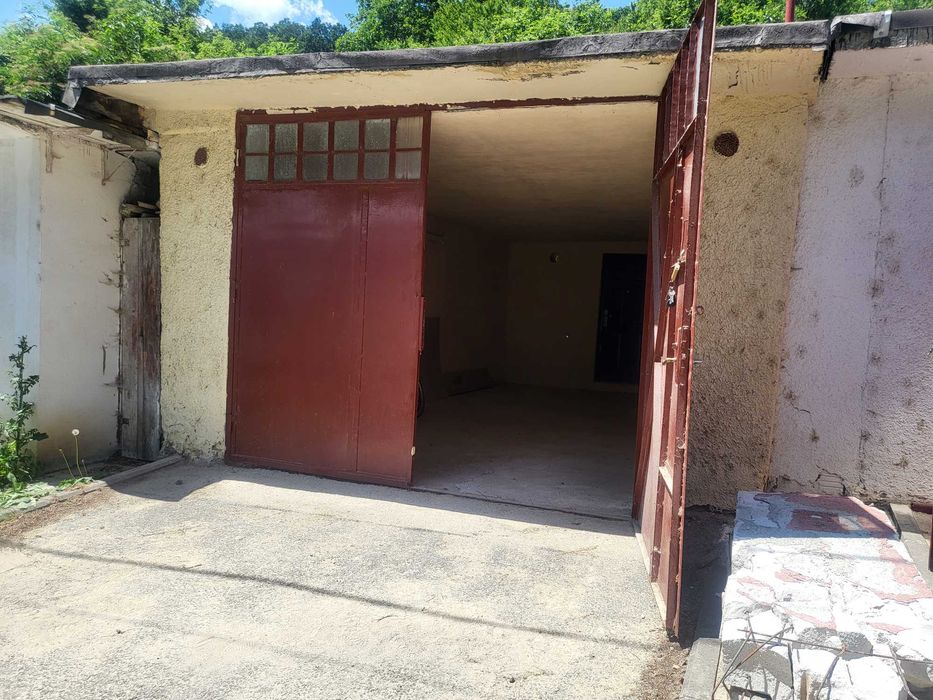 Apartament + garaj de vanzare