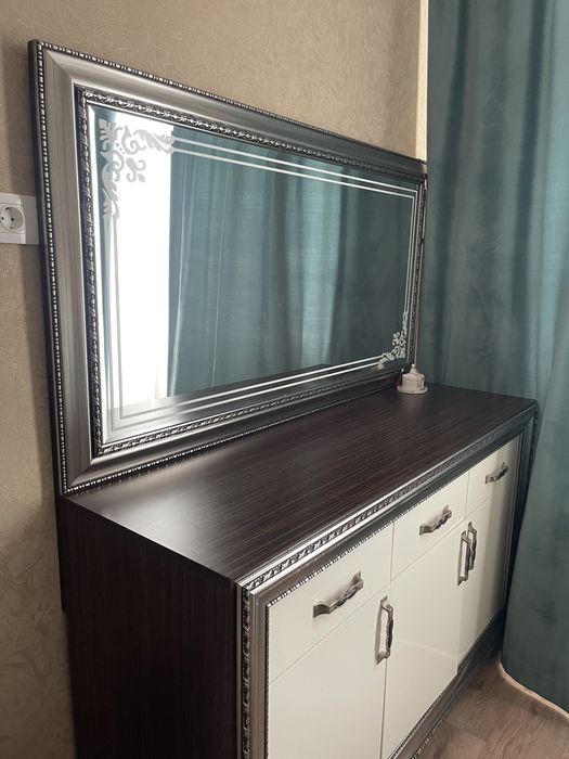 Шкаф зеркальный , комод с зеркалом