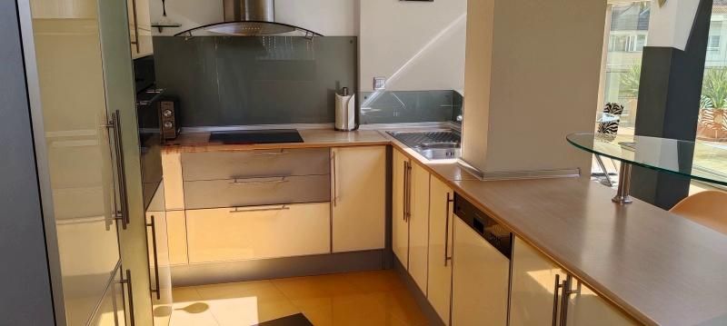 Дава се под наем Тристаен апартамент в София, Студентски град - 197 кв.м за 890 € - Снимка #2