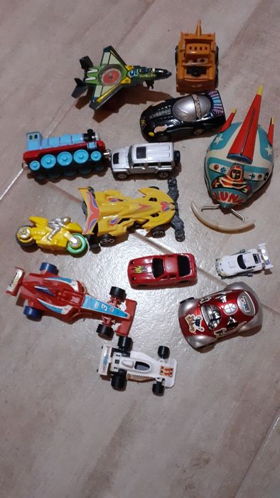 Играчки от шоколадови яйца и други