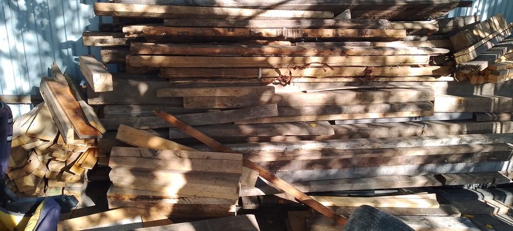 Продаю строительные брусья и дрова