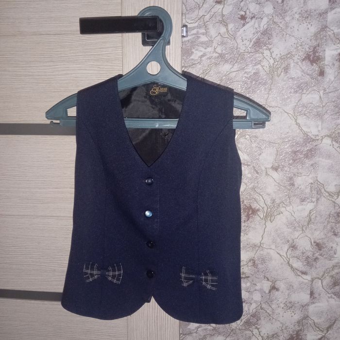 Жилет, брюки, 2 сарафана