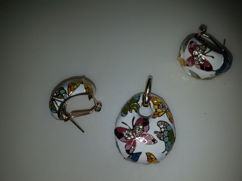 Кулон и серьги позолоченные, покрытые  эмалью