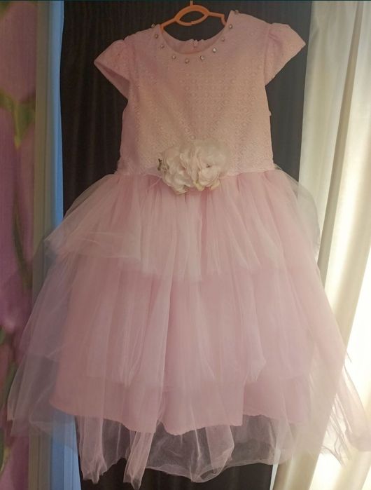 Продам платья на девочку