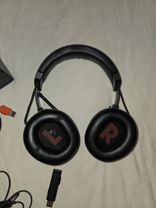 Продавам JBL quantum 800