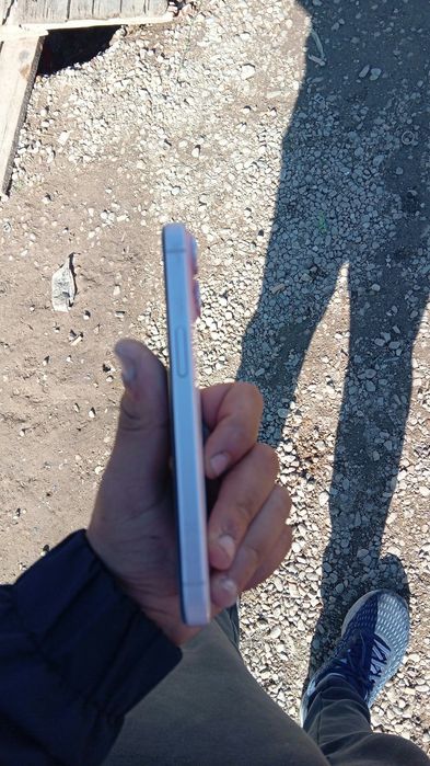 iPhone 15 vând sau schimbă
