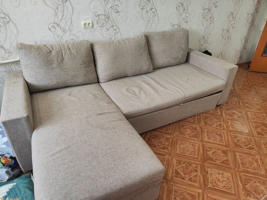 Продаю угловой диван