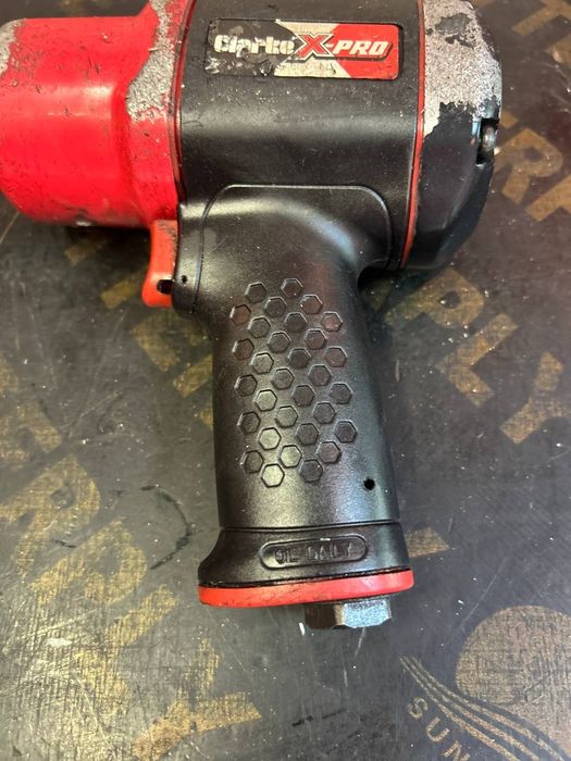 Гайковерт на въздух Профи серия в кашон перфектно техническо състояние