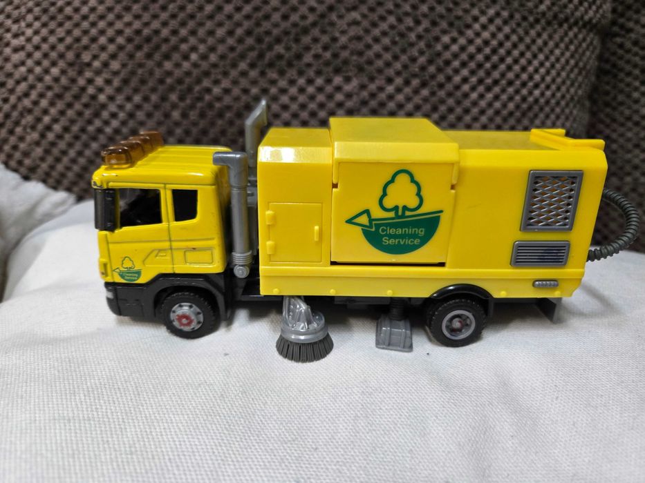 Лот камиони , колички и мотор