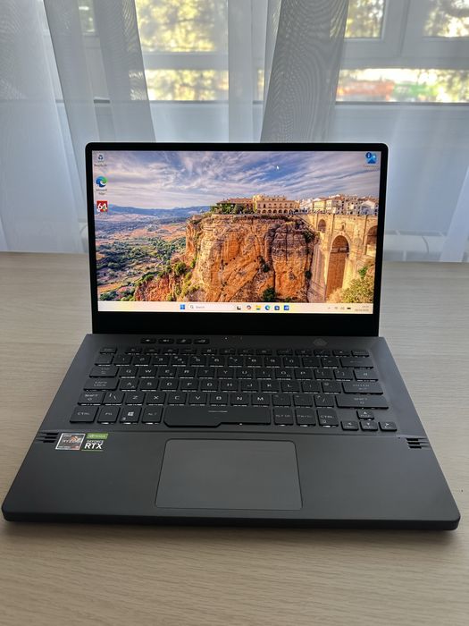 ASUS ROG Zephyrus  – Ryzen 9 5900HS / RTX 3050 Ti / 16GB RAM / SSD 1TB / Display 2K 120Hz