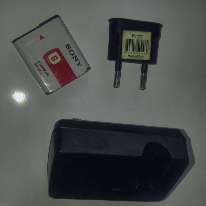 Sony batareka va zaryadchik. obmen ham bor