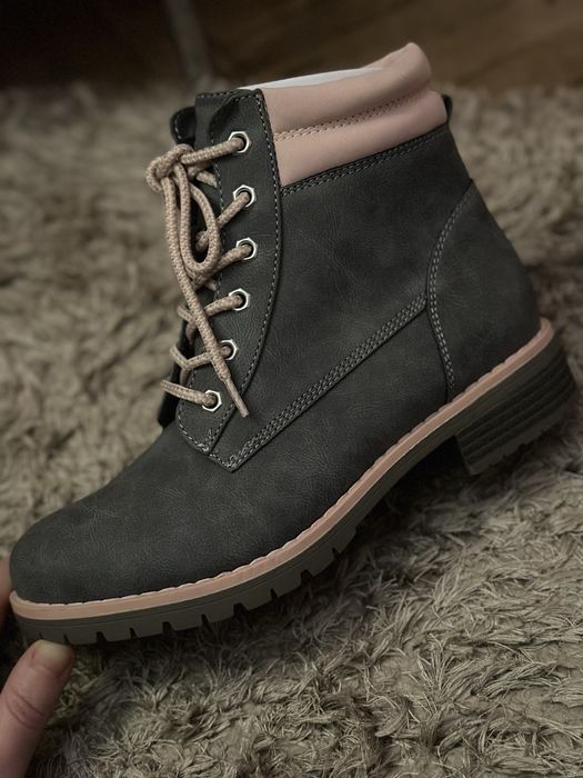 Продавам чисто нови зимни обувки Фила