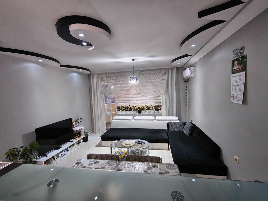 Продава се Двустаен апартамент в Търговище, Център - 60 кв.м за 1692 €/кв.м - Снимка #2